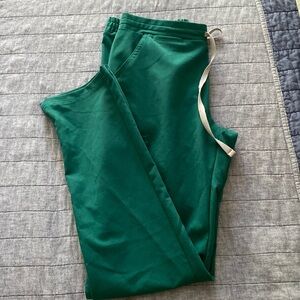 Figs Yola skinny scrub pant Kelly Green